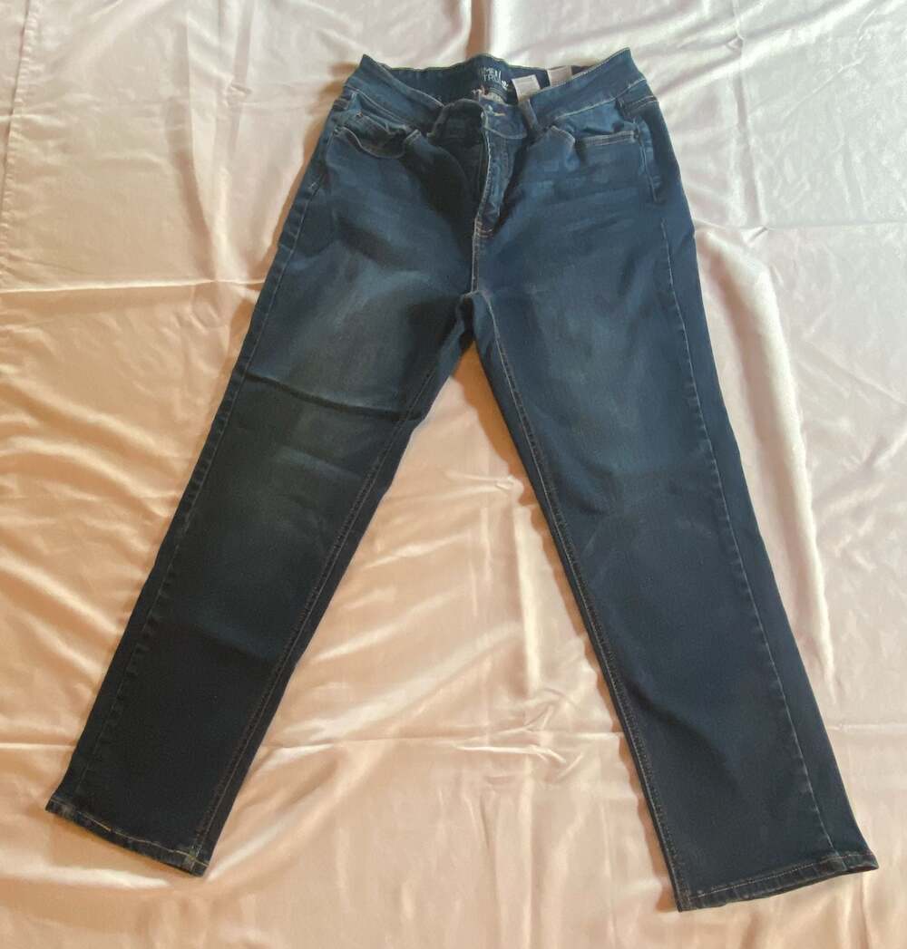 Time and Tru Petite Straight Leg Jeans Women's Size 10 Dark Wash